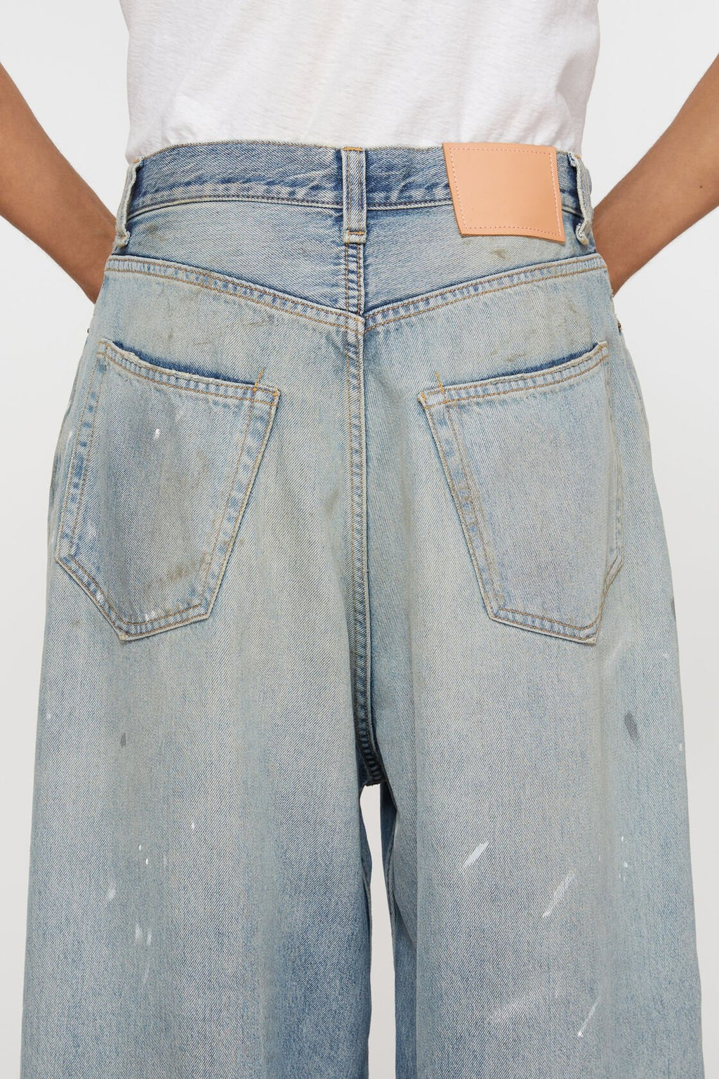SUPER BAGGY FIT JEANS